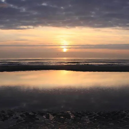 In Friesland Near The Coast 公寓 *